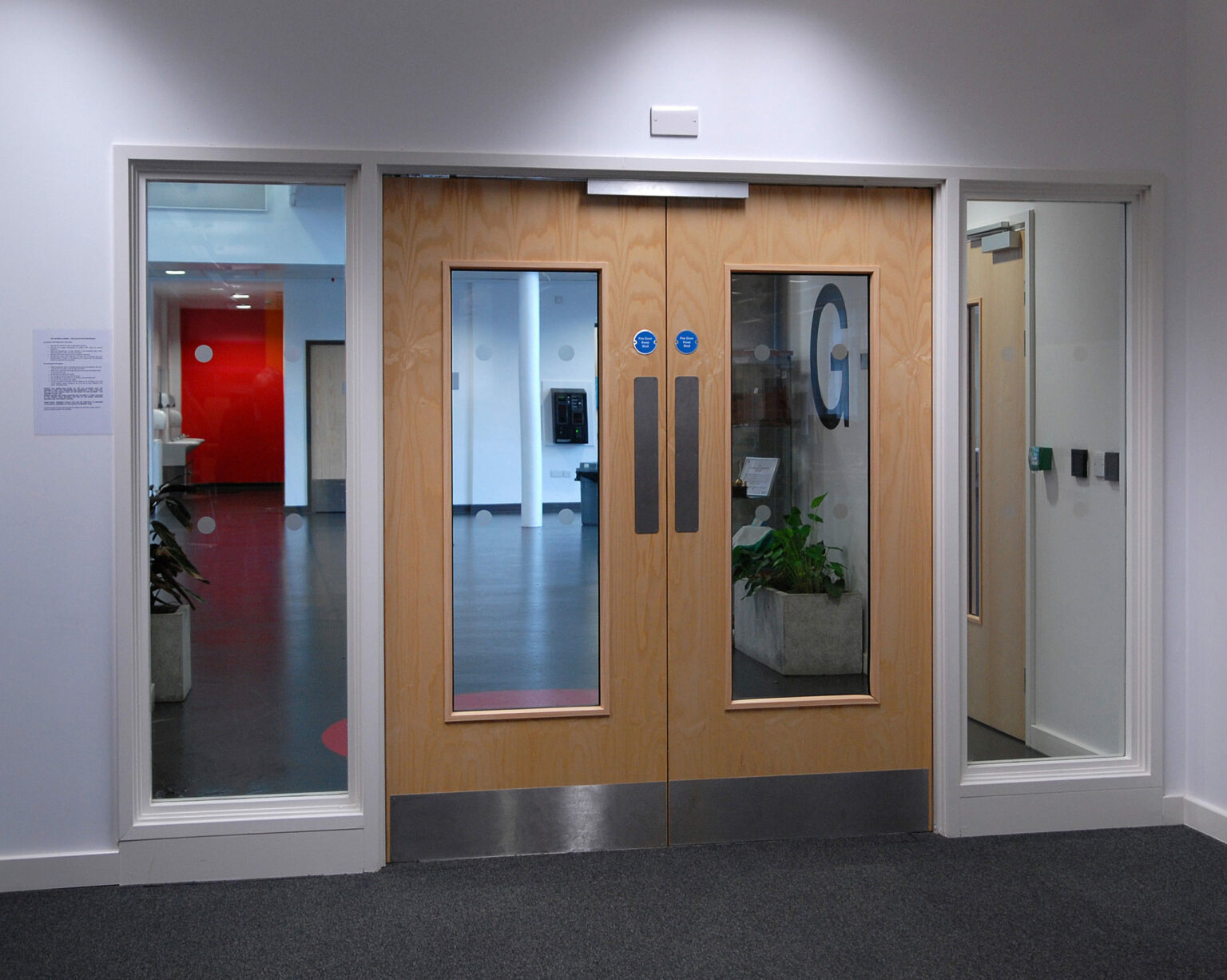 Oxford-Academy_Fire-door-safety-glass-scaled