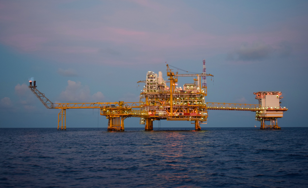 Industrial,Offshore,Oil,And,Gas,Rig,Platform,With,Beautiful,Sky