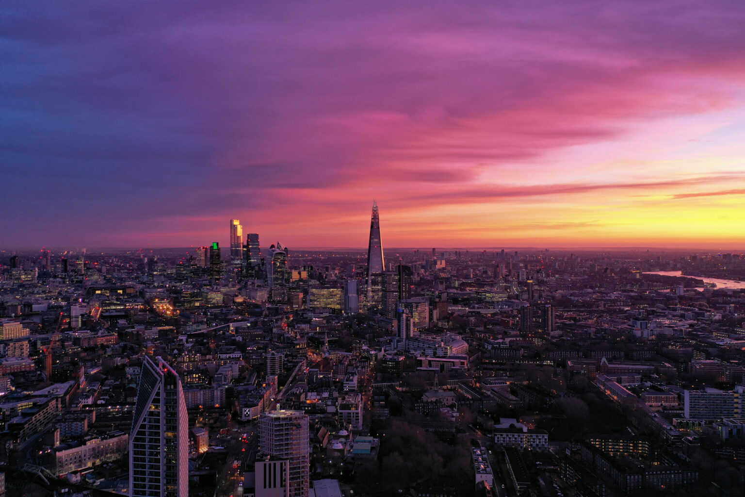 Photo,Shows,Beautiful,Sunrise,At,London,Where,The,Sky,Is