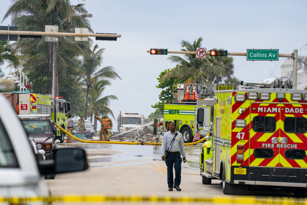 Miami,Beach,,Fl,,Usa,-,June,24,,2021:,Rescue,Teams