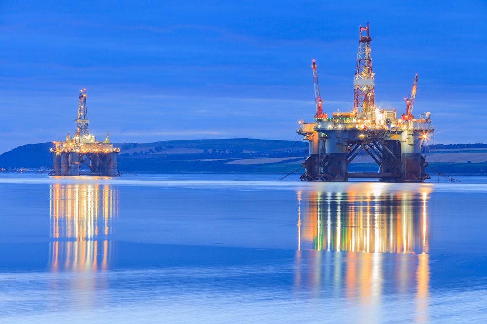 Semi,Submersible,Oil,Rig,During,Sunrise,At,Cromarty,Firth,In