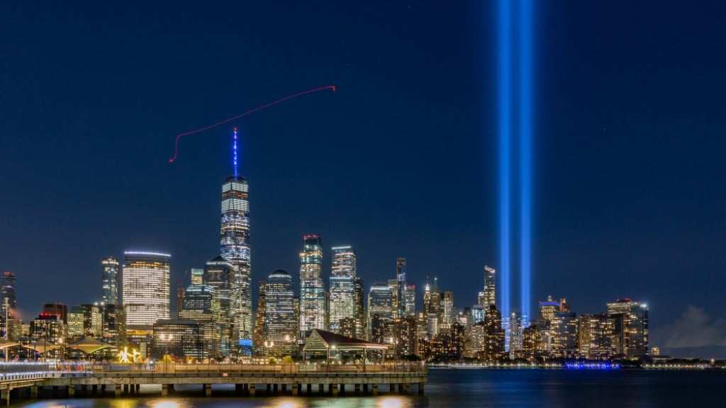twin towers light up memorial new york 9.11