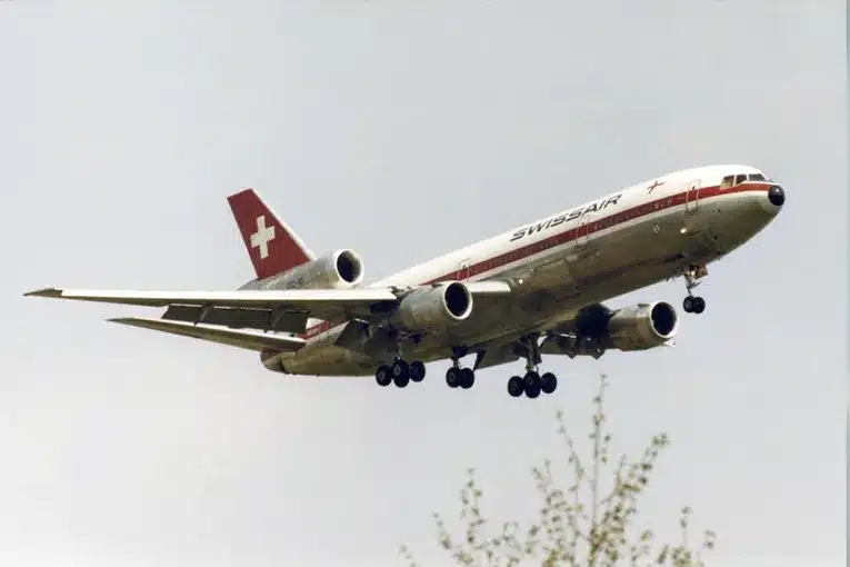 Image of a McDonnell Douglas DC-10 plane