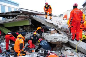Van,,Turkey,-,November,10:,Rescue,Teams,Are,Searching,Through
