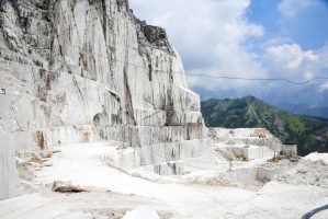Precious,Carrara,Marble.,Quarry,On,The,Apuan,Alps,,Tuscany,,Italy
